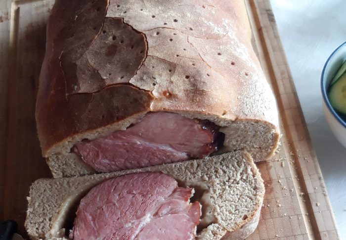Osterschinken oder Kassler im Brotteig